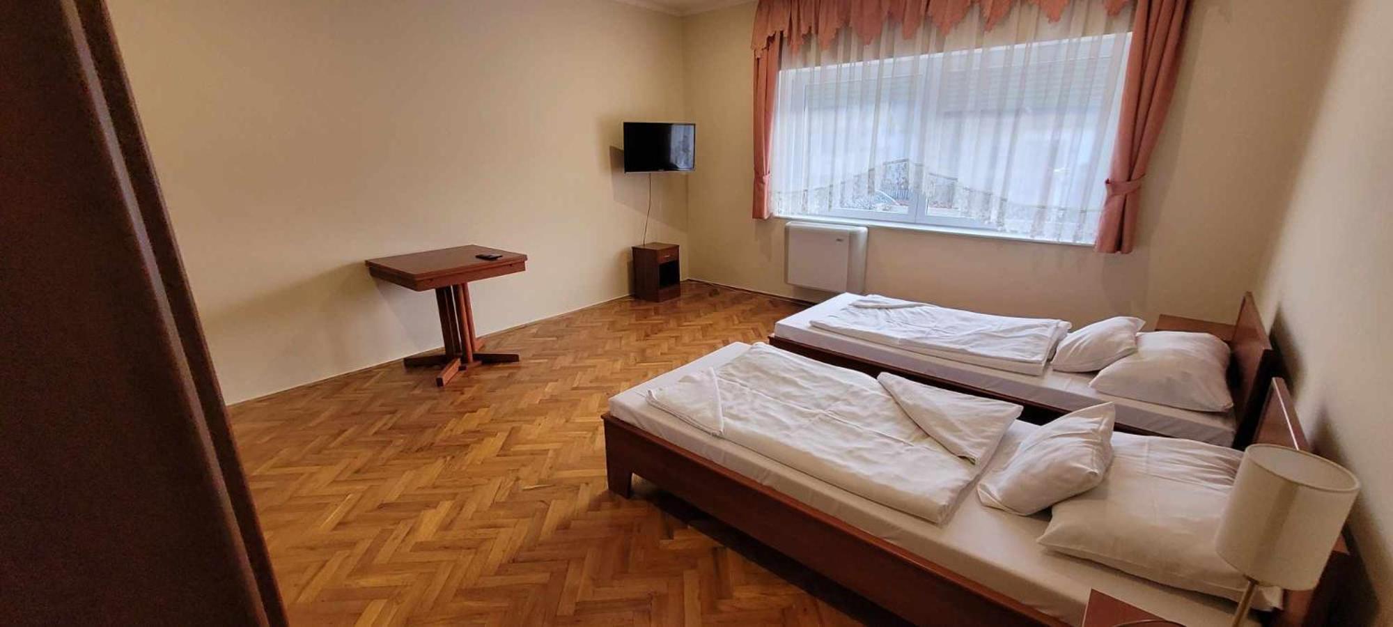 Aranypatko Fogado-Etterem Hotel Gyorujbarat ภายนอก รูปภาพ
