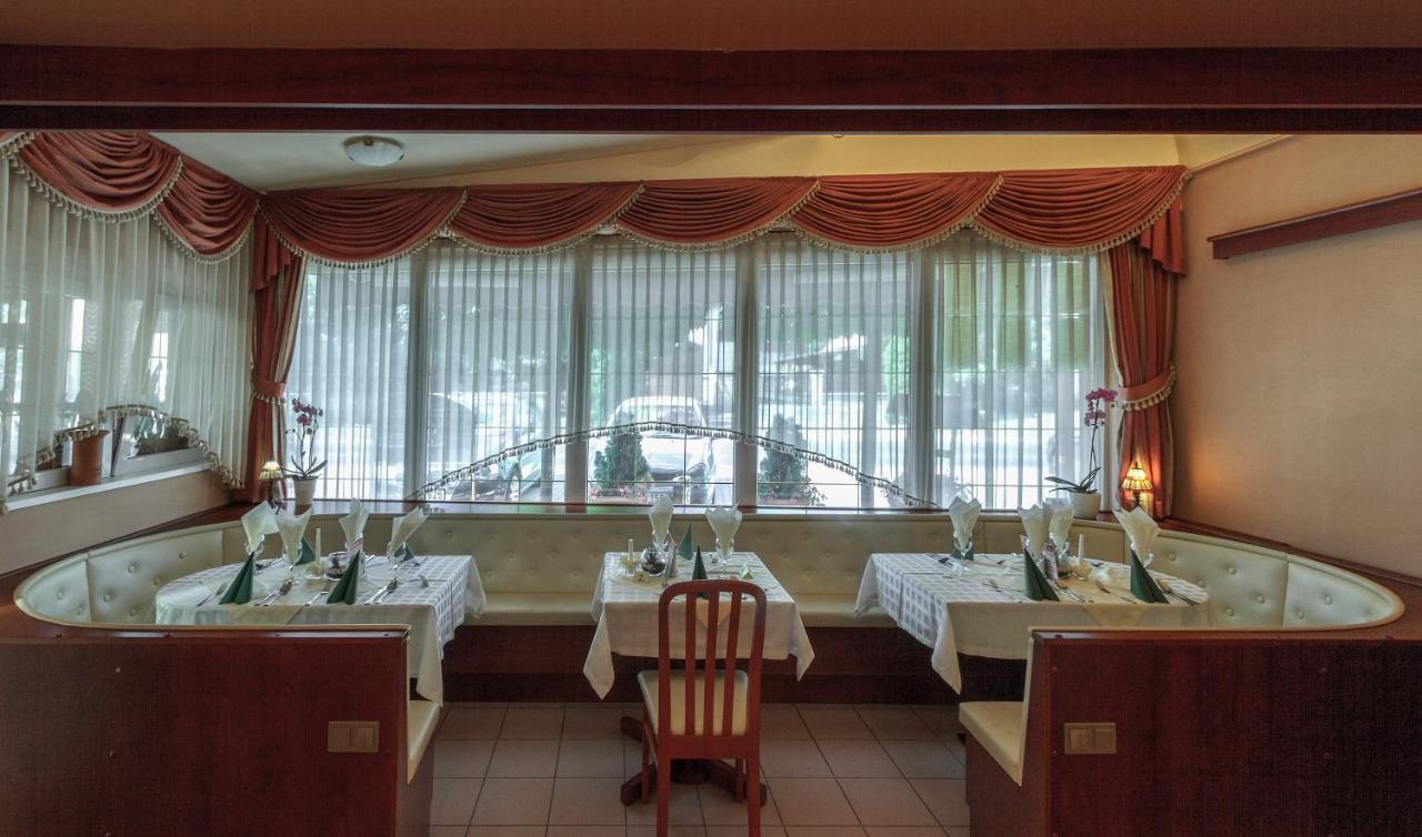 Aranypatko Fogado-Etterem Hotel Gyorujbarat ภายนอก รูปภาพ