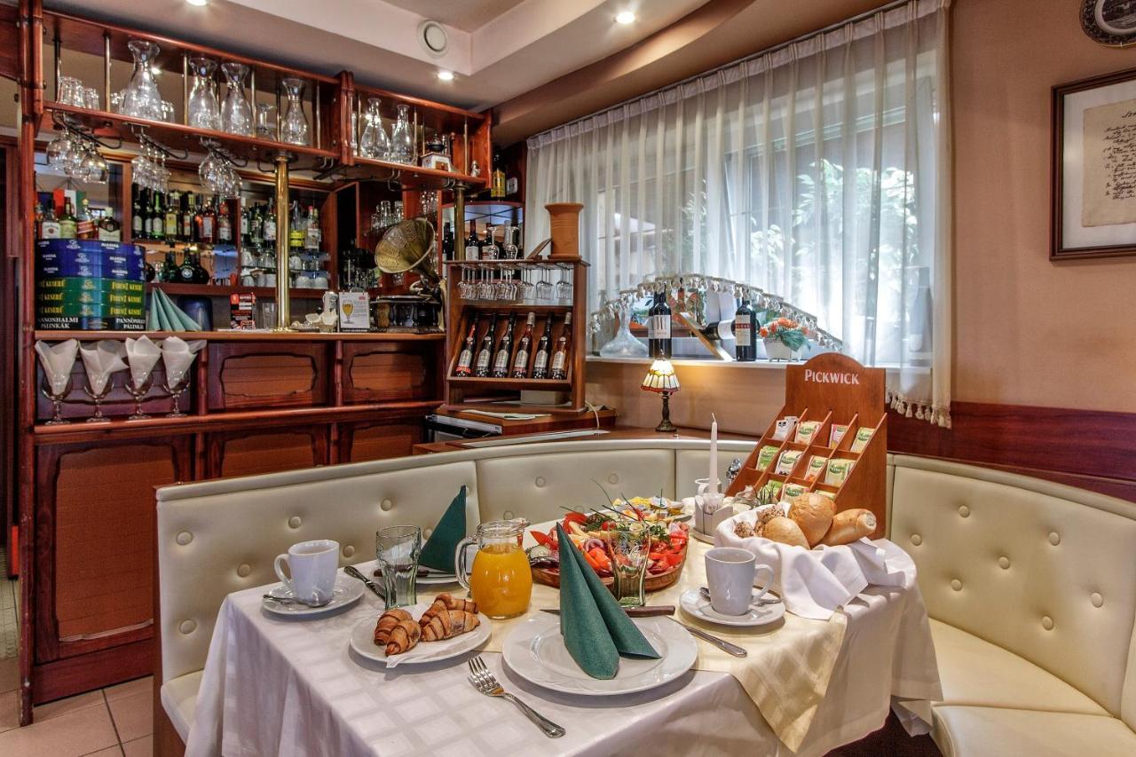 Aranypatko Fogado-Etterem Hotel Gyorujbarat ภายนอก รูปภาพ